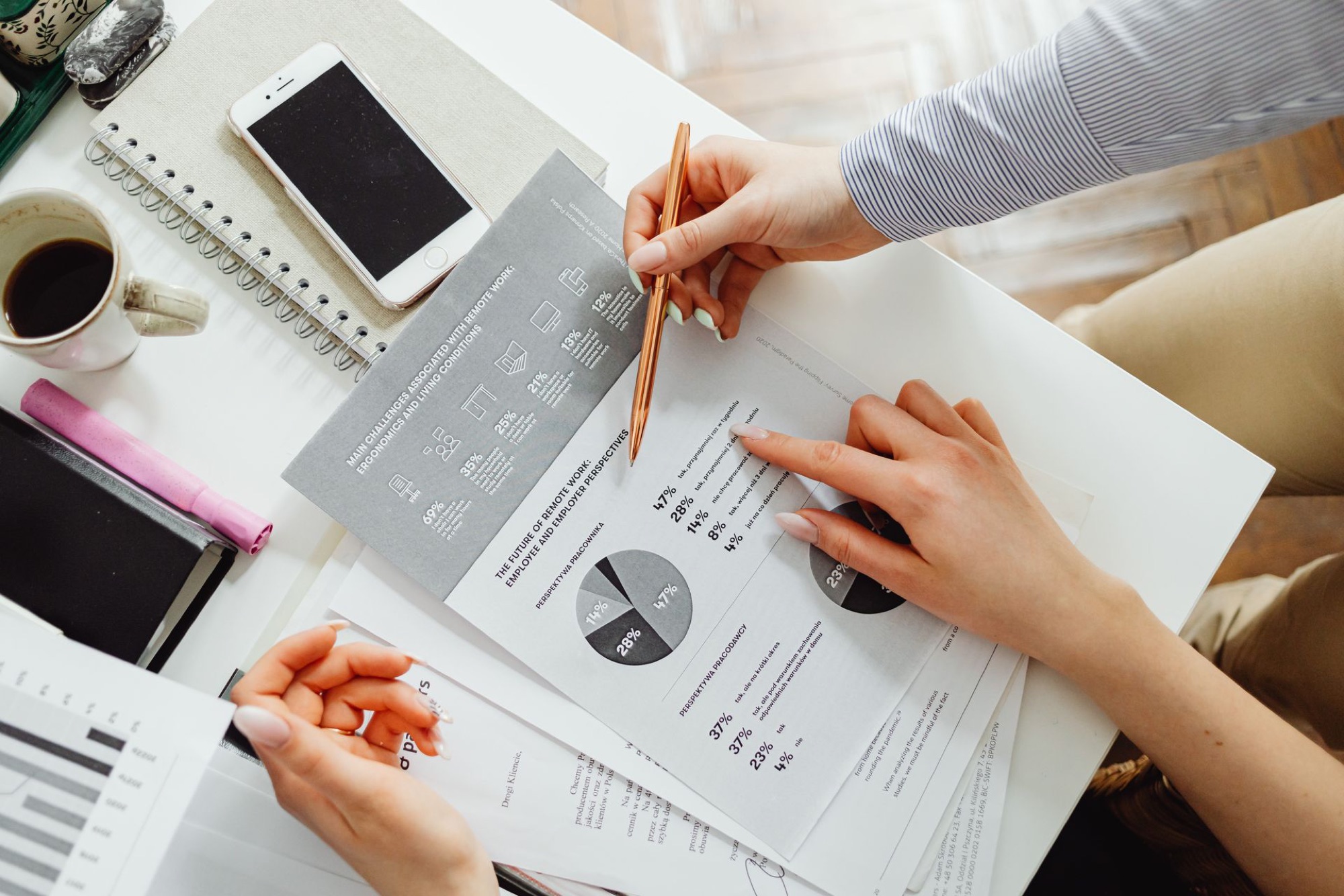 Analyse collective de documents et d'indicateurs